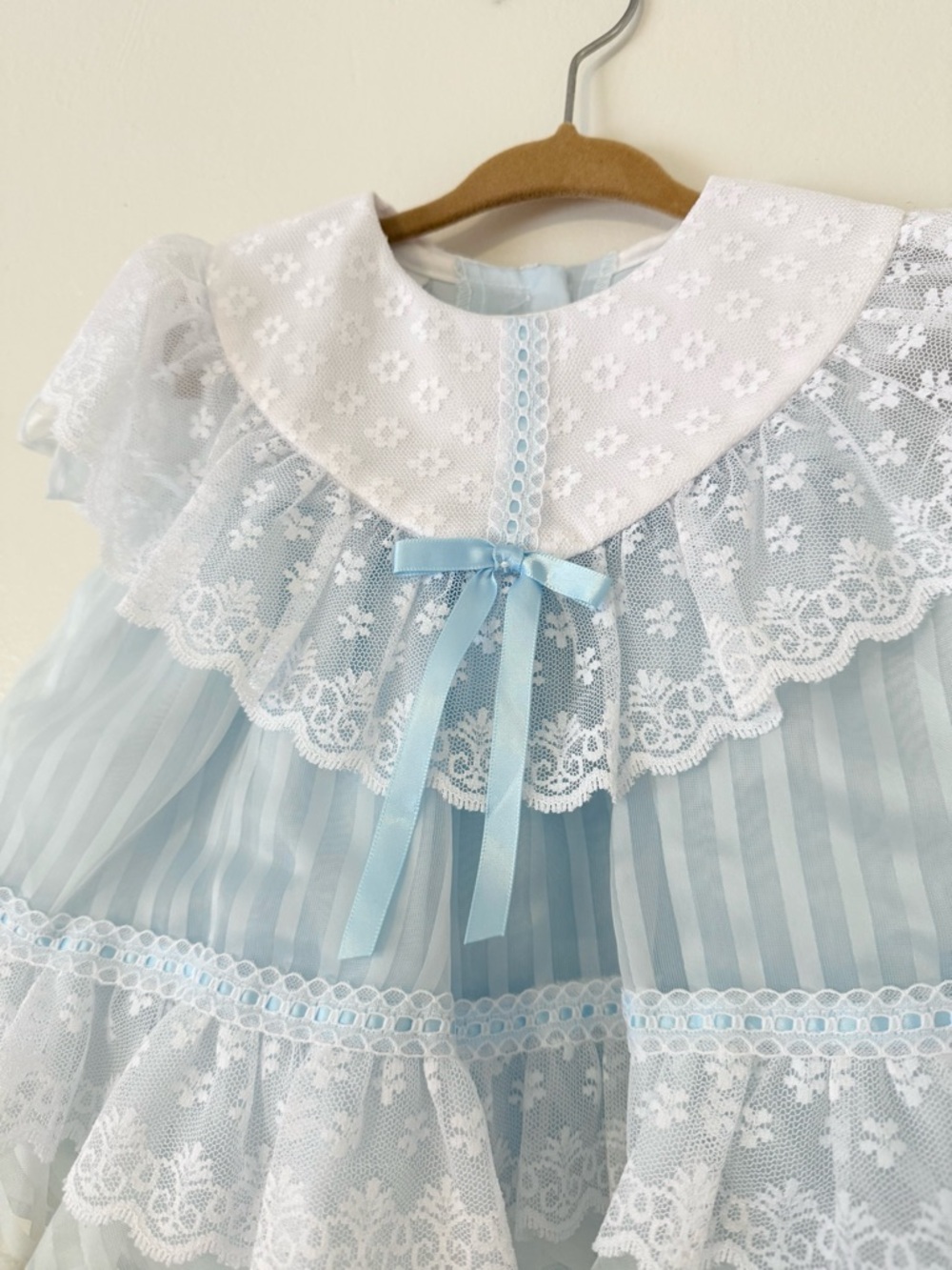 Vintage Baby Girls 6-9 Months Blue and White Lace Short Dress or Blouse Floral - Picture 2 of 12